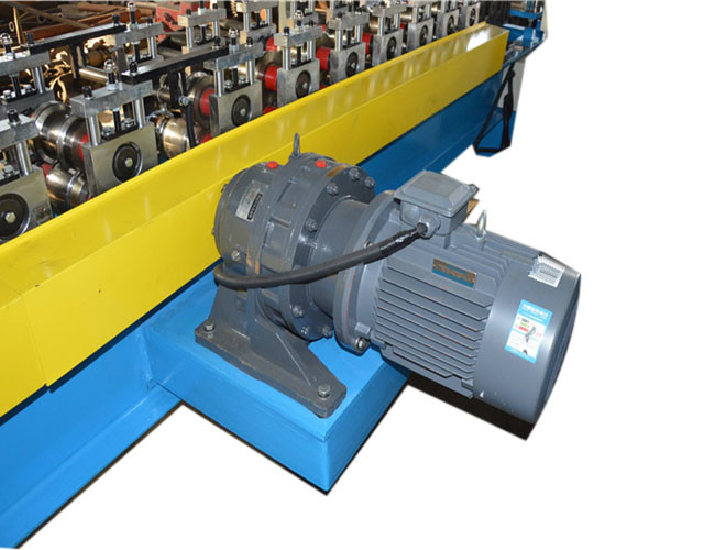 Automatic PU Aluminium Shutter Door Roll Forming Machine For Cold Room